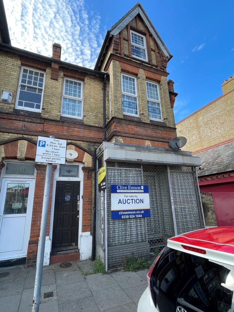 Lot: 144 - END-TERRACE PROPERTY ARRANGED AS THREE-BEDROOM HOUSE - Three storey end of terrace with bay windows